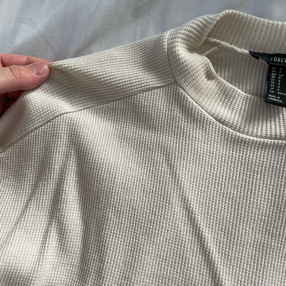 Cropped Light Sweater - Picture 4 of 4